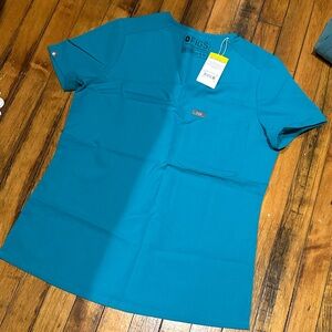 FIGS XS Catarina scrub top in Teal